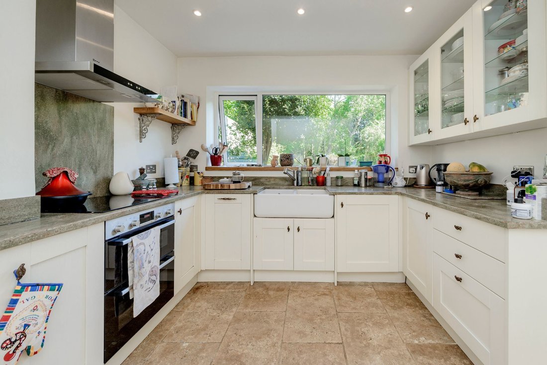 Apartment in Brondesbury Park, Brent, England 3 - 19124483