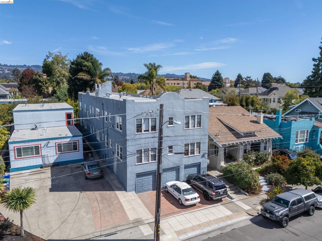 Oakland, California, United States 1 - 19128681