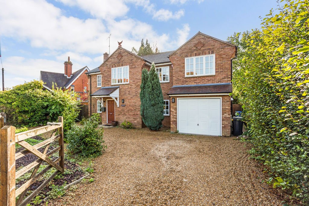 House in Sunningdale, England 1 - 19124530
