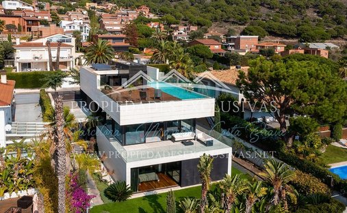 Chalet in Teia, Catalonia, Spain 1