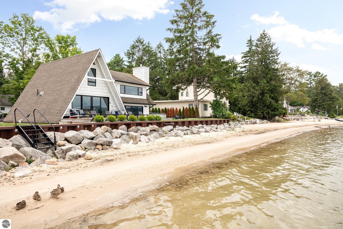 House in Suttons Bay, Michigan, United States 1 - 19124138