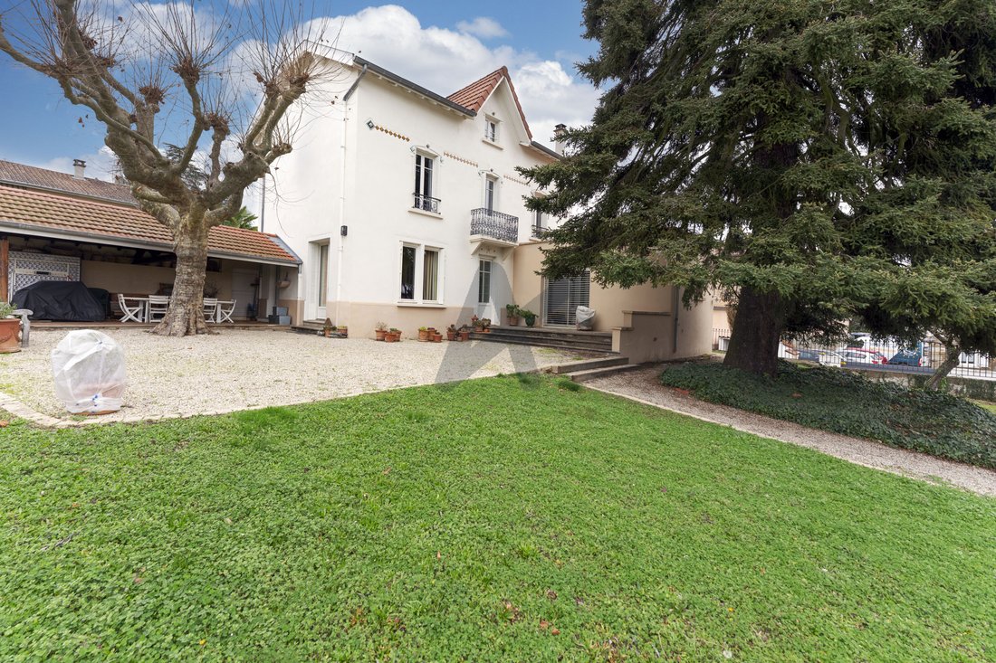 House in Saint-Genis-les-Ollieres, Auvergne-Rhône-Alpes, France 1 - 19126010