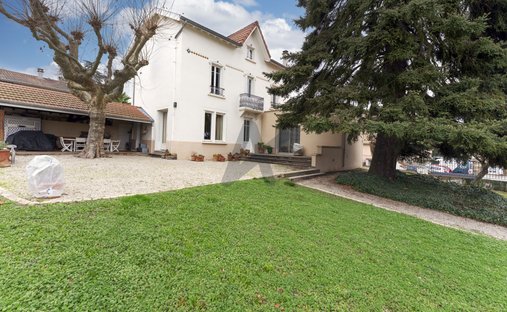 Haus in Saint-Genis-les-Ollières, Auvergne-Rhone-Alpen, Frankreich 1