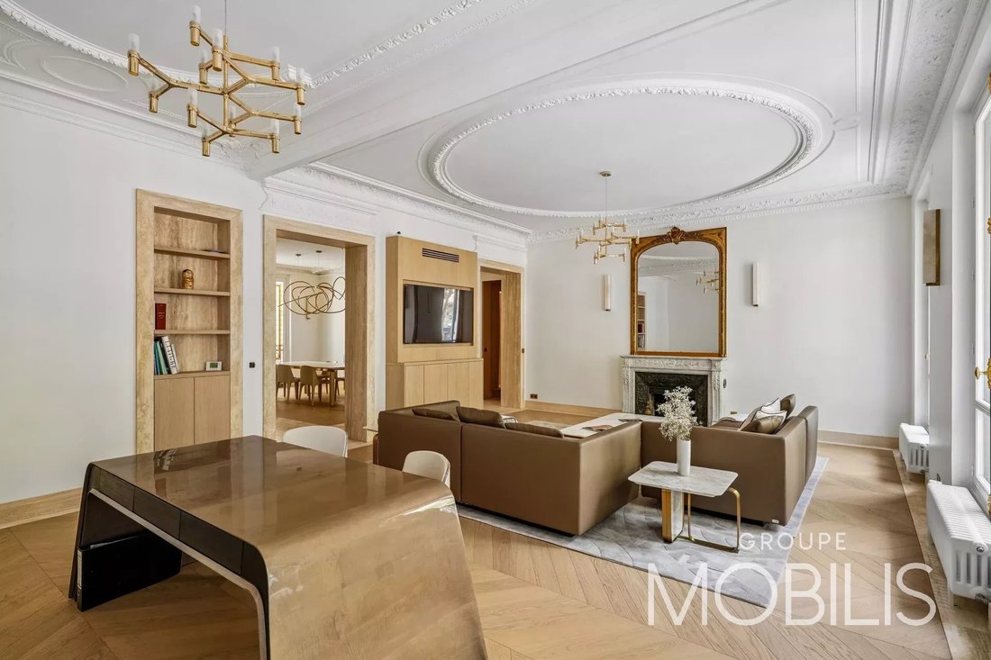 Apartment in Gros Caillou, Paris 7e Arrondissement, Paris 2 - 19126545