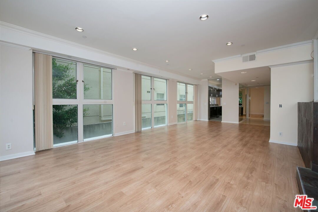 Los Angeles, California, United States 3 - 19126359