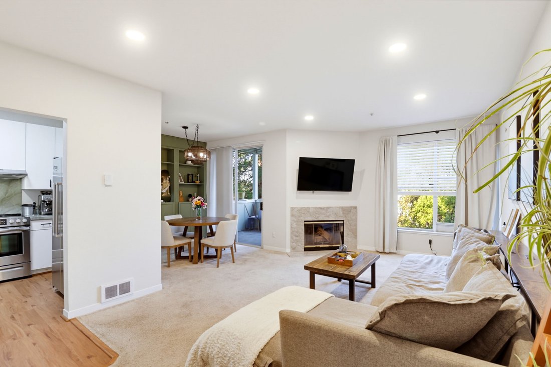 Condo in San Mateo, California, United States 2 - 19135983
