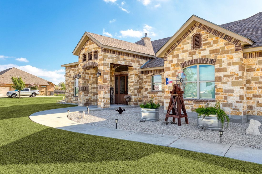 House in Seguin, Texas, United States 2 - 19125476