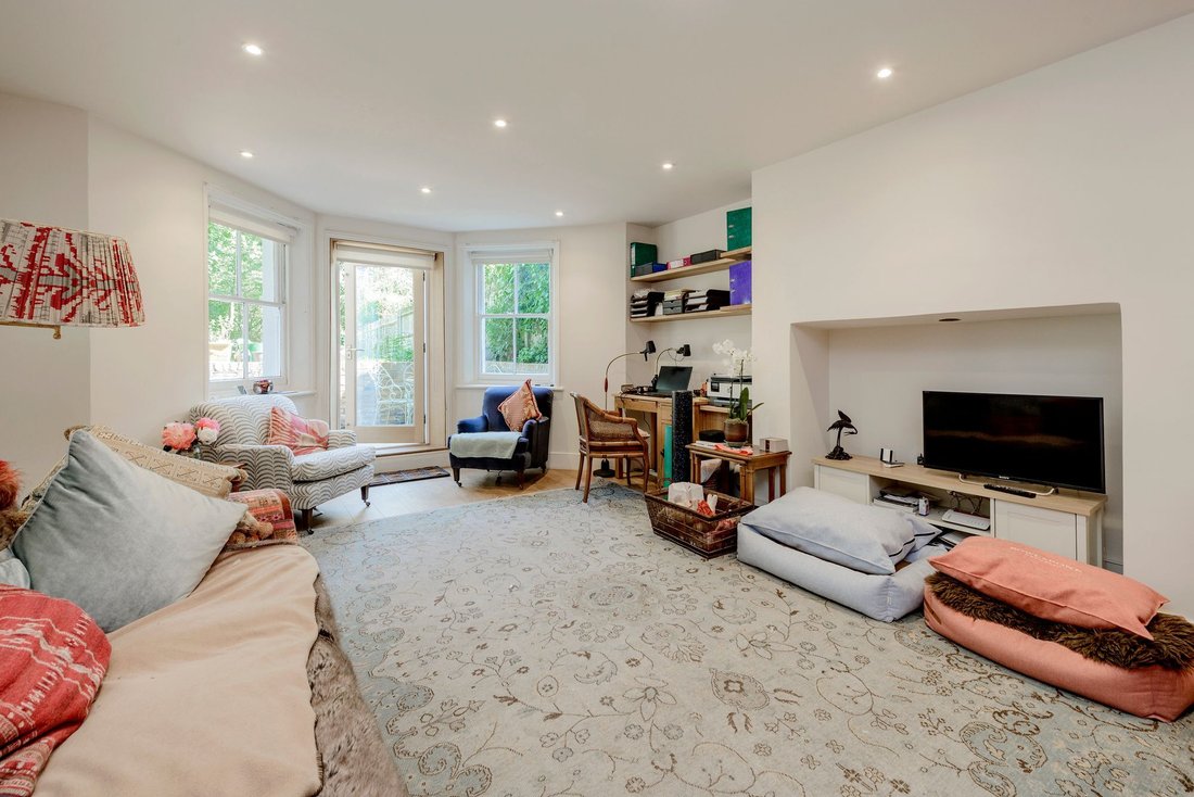 Apartment in Brondesbury Park, Brent, England 1 - 19124483
