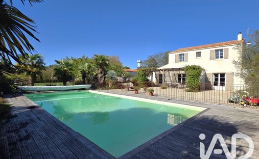 Maison à Saint-Sauveur-d'Aunis, Nouvelle-Aquitaine, France 1