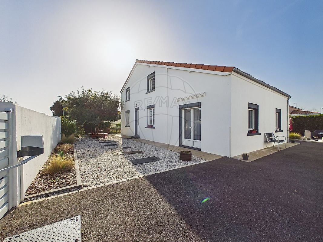 House in Vaux-sur-Mer, Nouvelle-Aquitaine, France 2 - 19129944