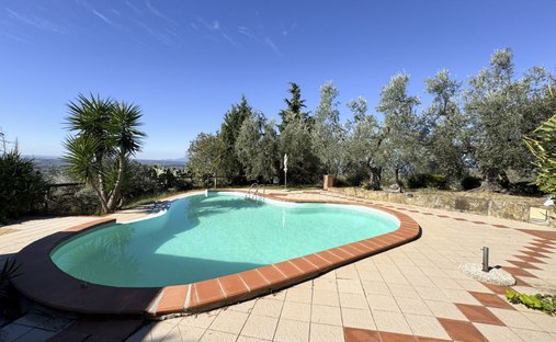 House in Lamporecchio, Tuscany, Italy 1