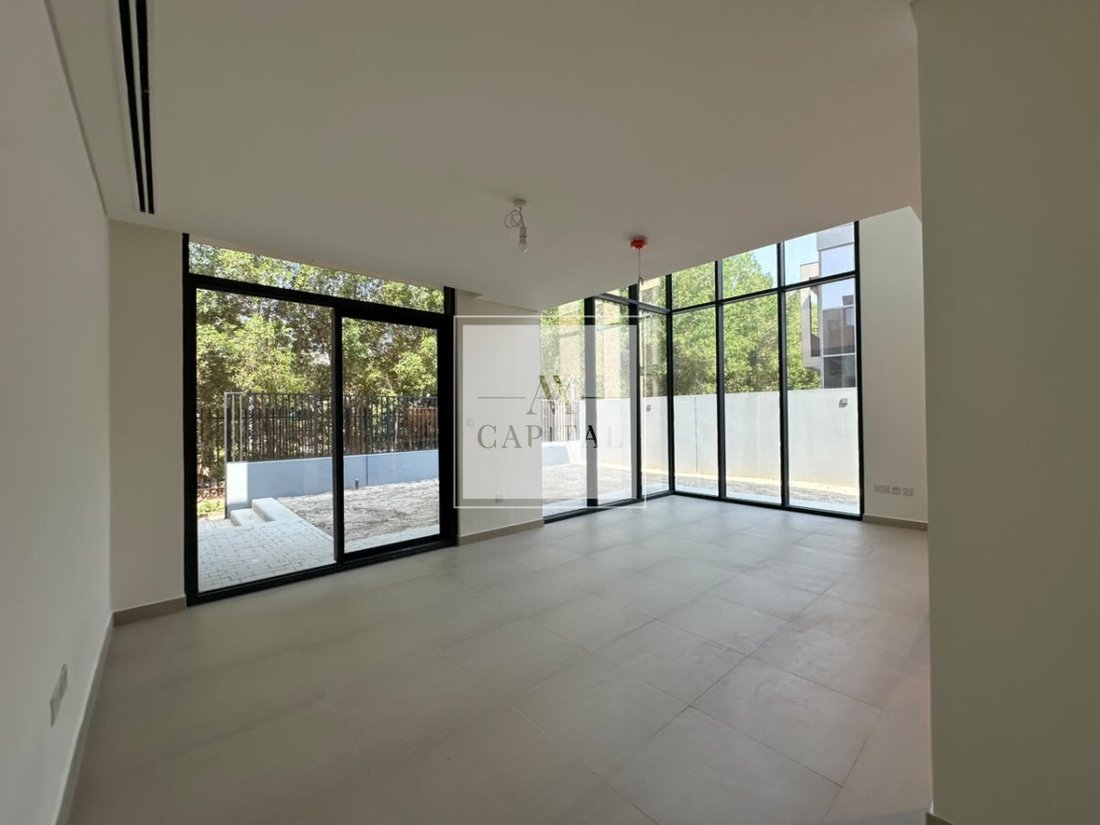 Villa in Dubai, United Arab Emirates 5 - 19122823