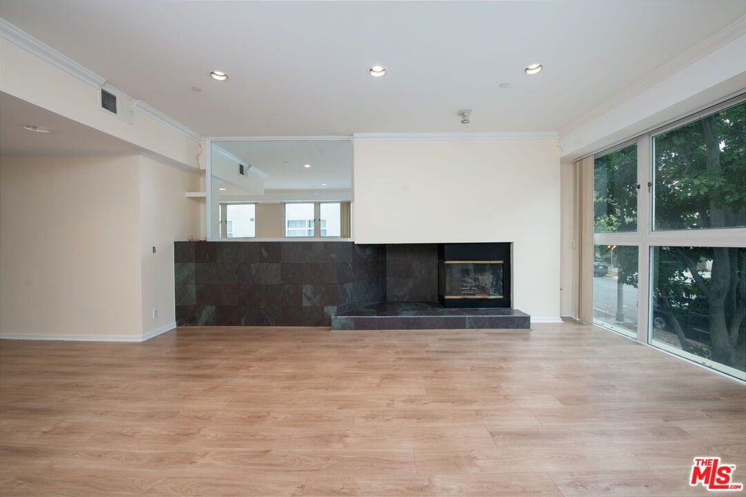 Los Angeles, California, United States 5 - 19126359