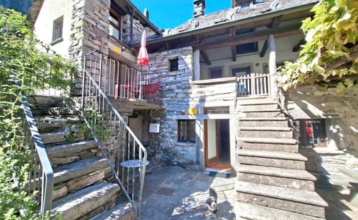 House in Aurigeno, Maggia, Ticino 1
