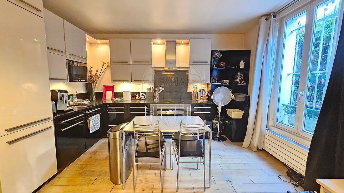 Apartment in Perouses, Paris, Ile-de-France 4 - 19129325