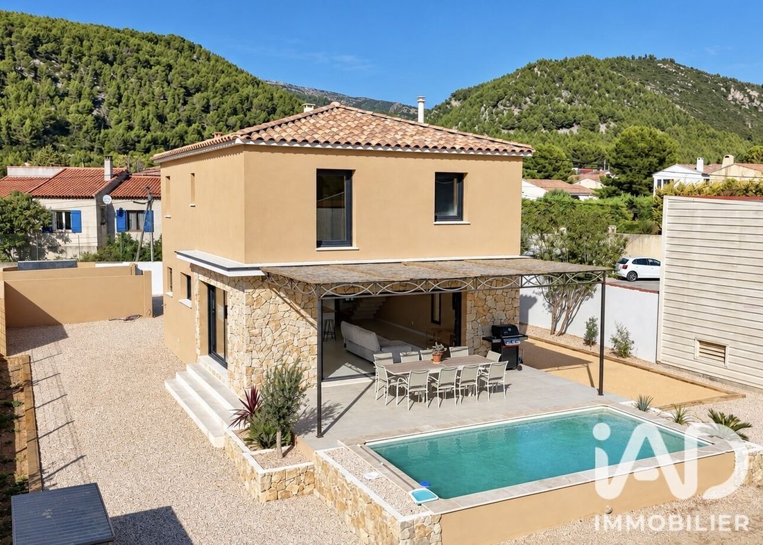 Maison à Cuges-les-Pins, Provence-Alpes-Côte d'Azur, France 3 - 19134272