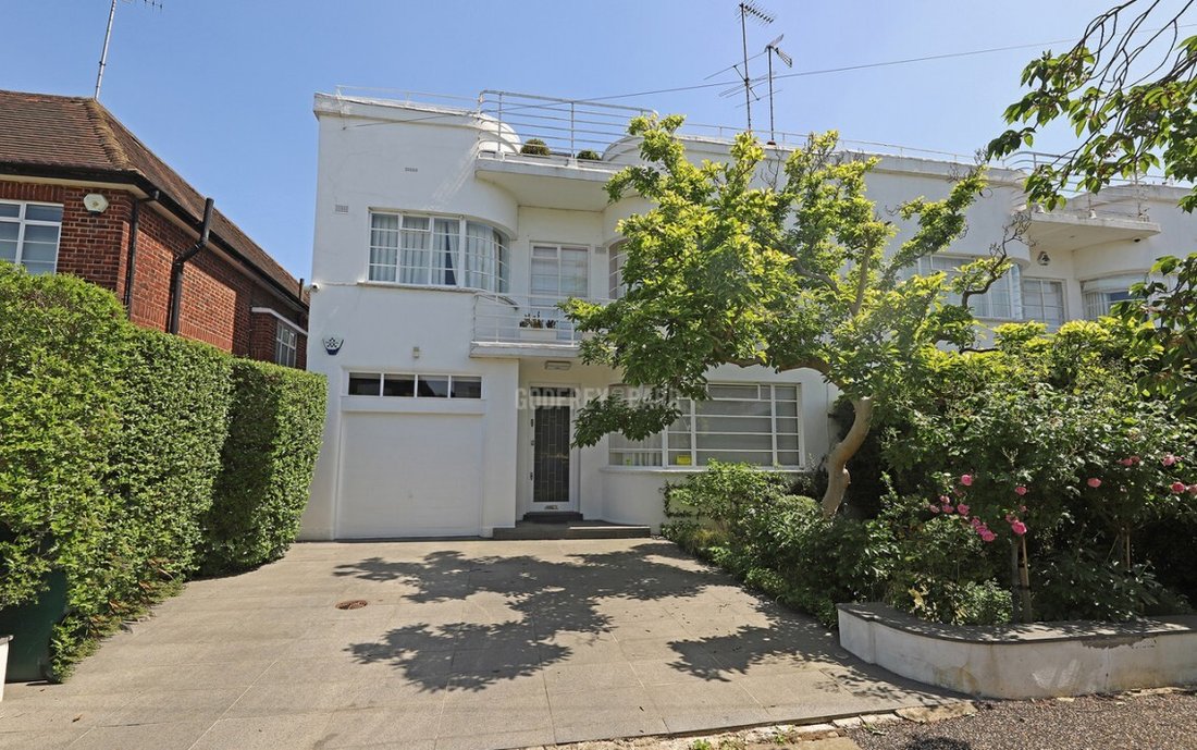 House in Hampstead Garden Suburb, Barnet, England 1 - 19128528