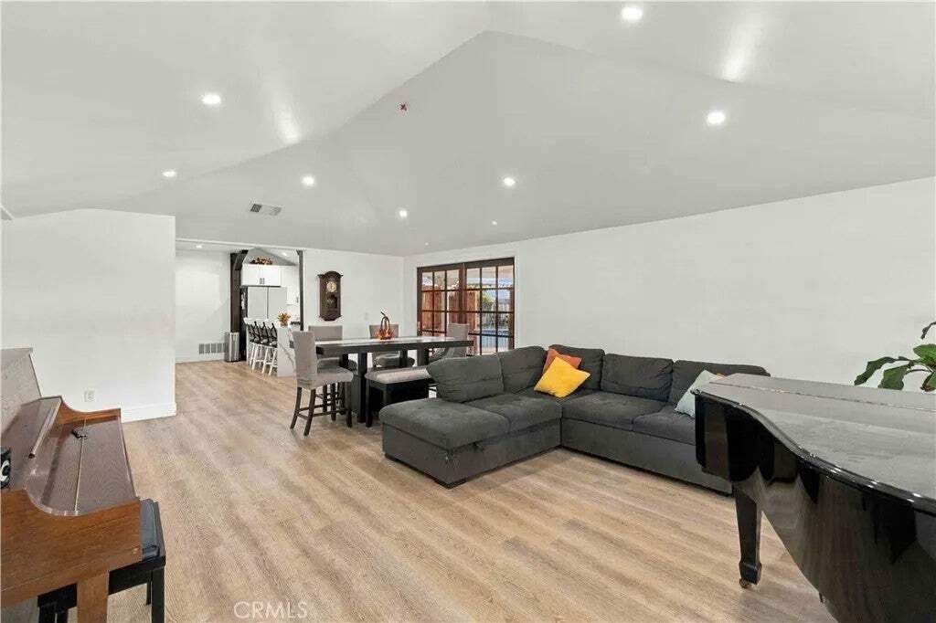 Los Angeles, California, United States 2 - 19125648