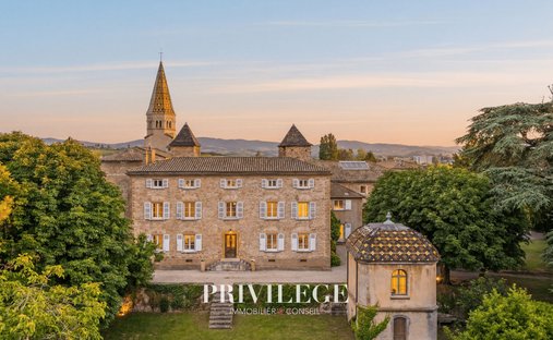 Castello a Limas, Auvergne-Rodano-Alpi, Francia 1