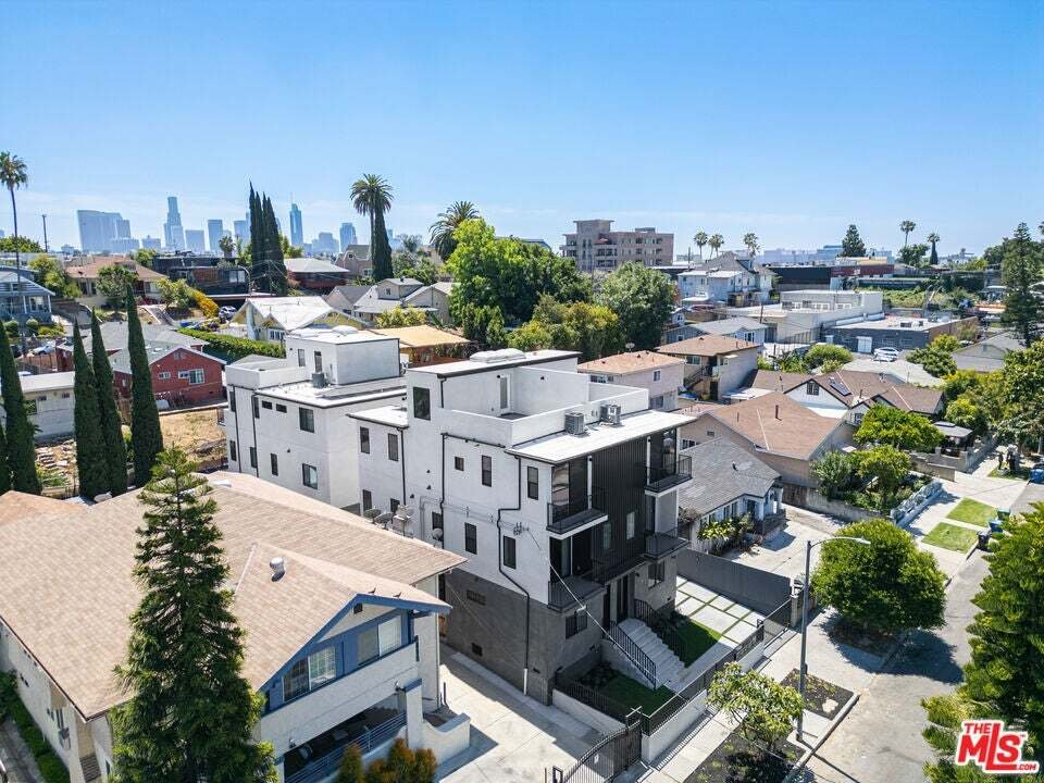 Los Angeles, California, United States 3 - 19128755