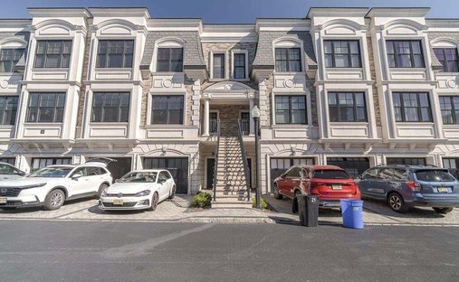 Townhouse in Edgewater, New Jersey, United States 1