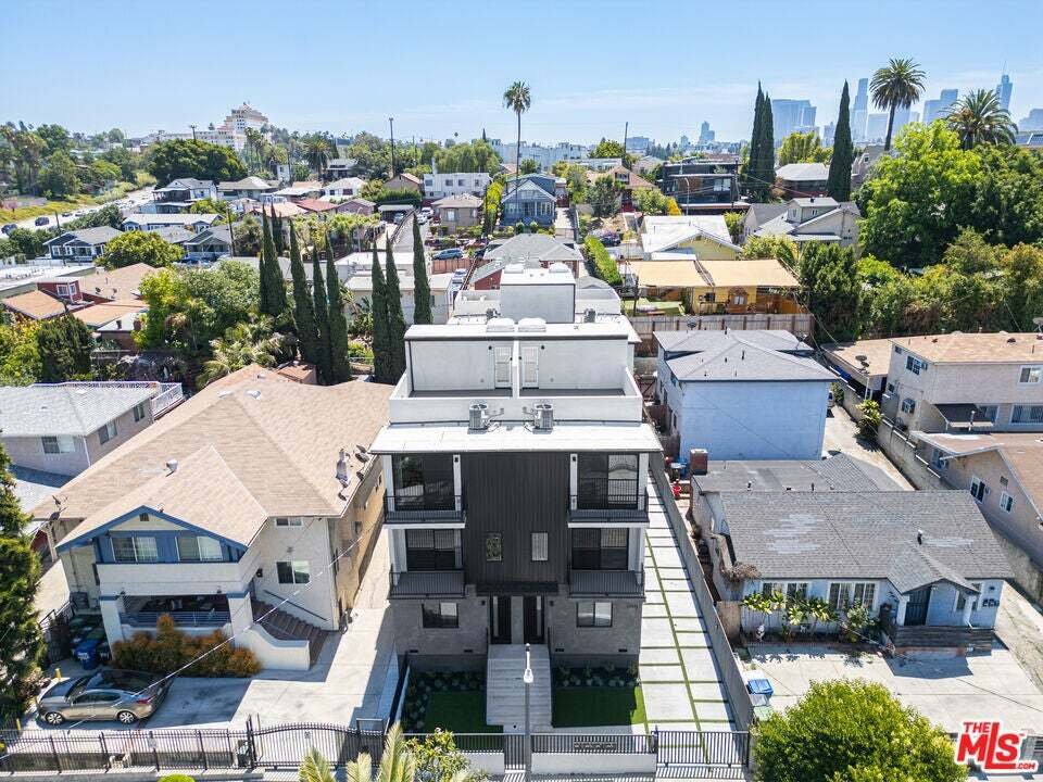 Los Angeles, California, United States 4 - 19128755