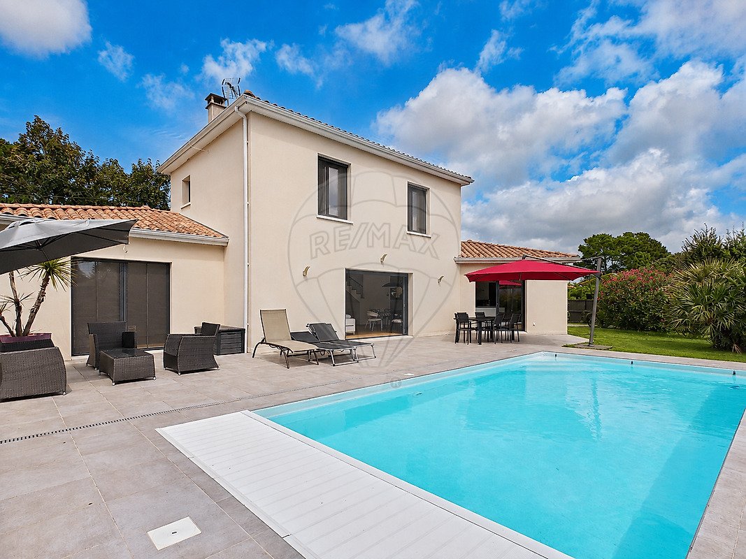 Villa in Les Mathes, Nouvelle-Aquitaine, France 1 - 19129260