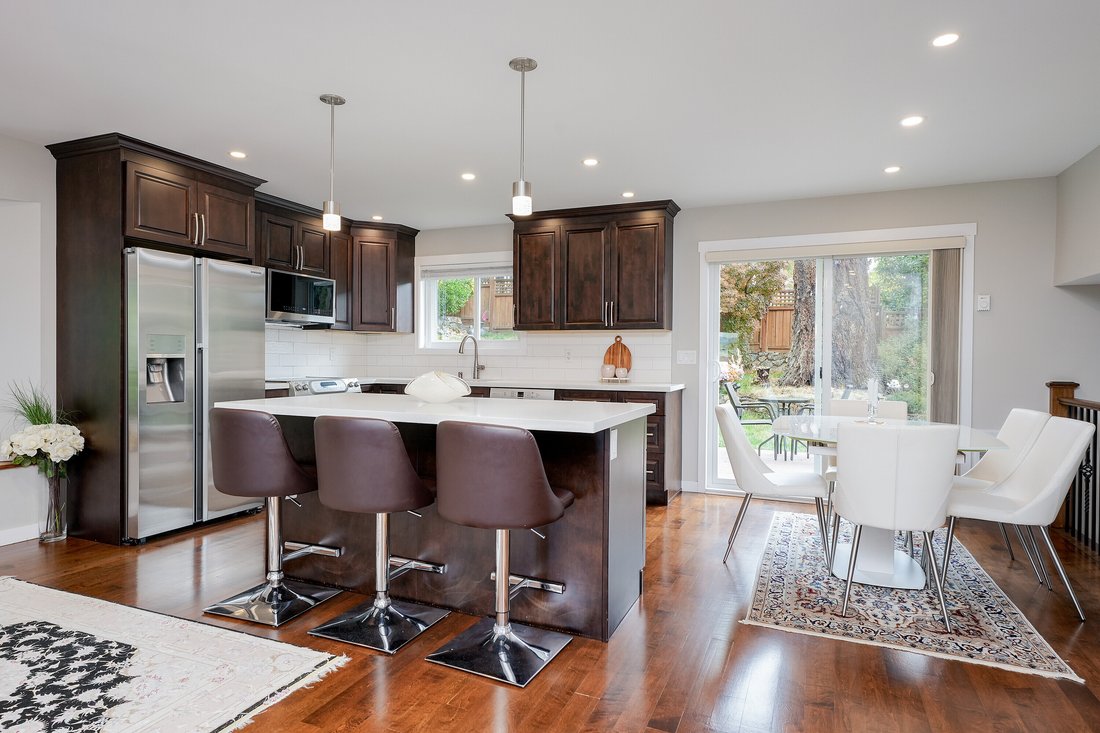 House in Saanich, British Columbia, Canada 4 - 19126053