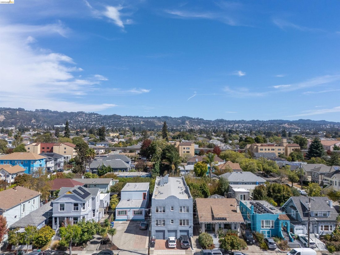 Oakland, California, United States 2 - 19128681