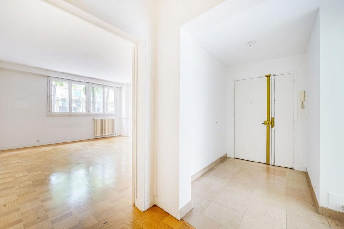 Apartment in Emeriau-Zola, Paris 15e Arrondissement, Paris 4 - 19122919