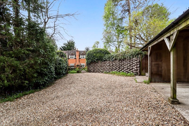 Haus in Windlesham, England 2 - 19124506