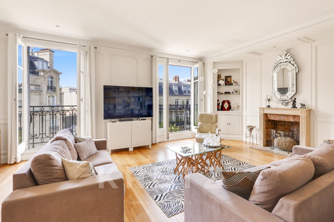 Apartment in Saint Thomas d'Aquin, Paris 7e Arrondissement, Paris 4 - 19132560