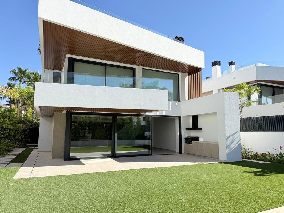 Villa in Puerto Banus, Marbella, Spain 1 - 19122640