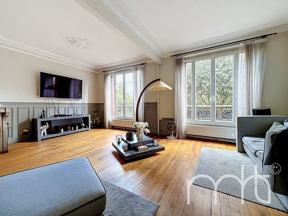 Villa in Bois-Colombes, Ile-de-France, France 2 - 19127057