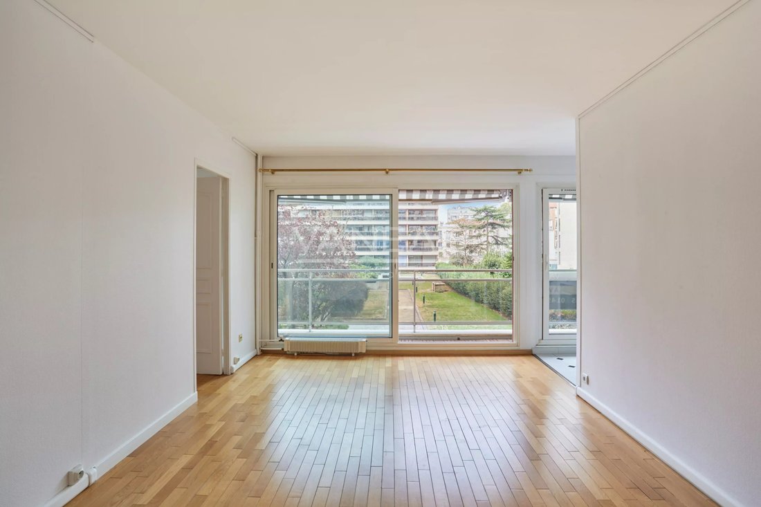 Apartment in Violet Commerce, Paris 15e Arrondissement, Paris 2 - 19130998