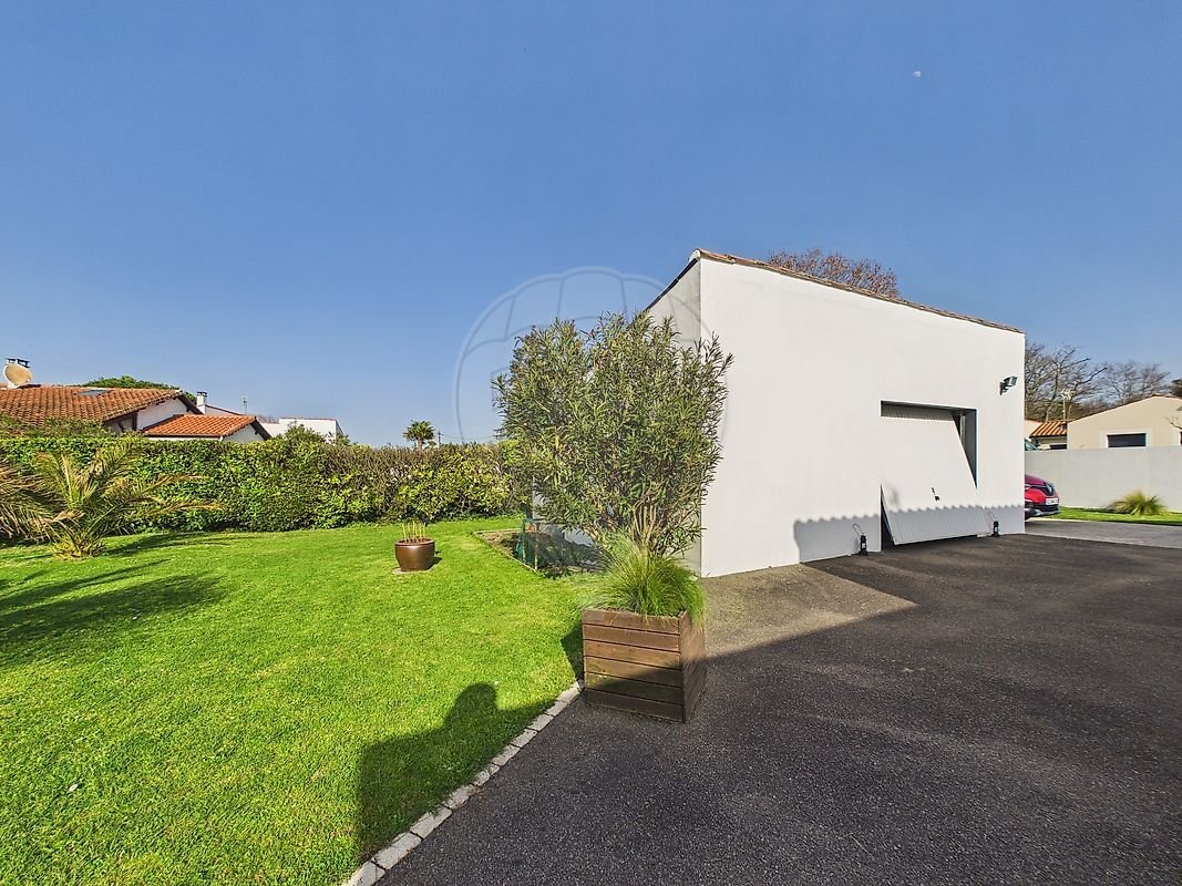 House in Vaux-sur-Mer, Nouvelle-Aquitaine, France 5 - 19129944