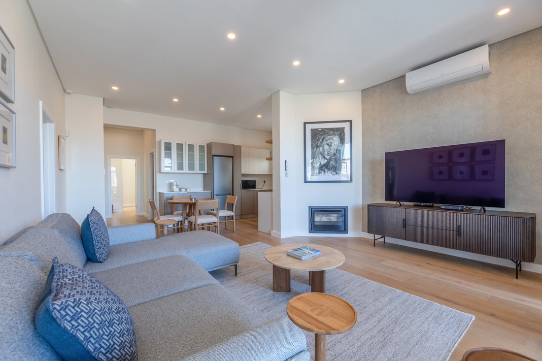 Apartment in Sea Point, Atlantic Seaboard, Cape Town 2 - 19123531