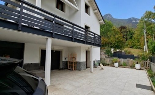 Maison à Le Bourget-du-Lac, Auvergne-Rhône-Alpes, France 1