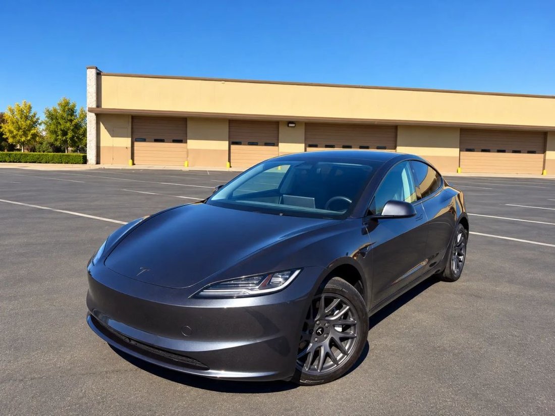 Sedan in Sacramento, CA, United States 3 - 19134083
