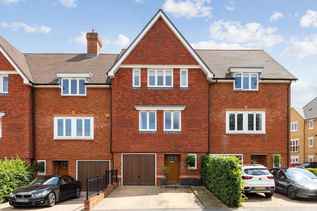 House in Horsham, England 1 - 19122794