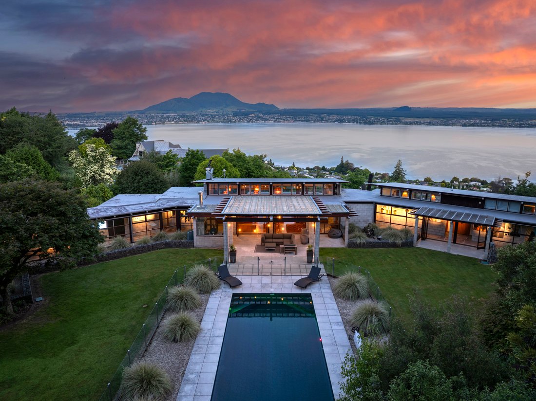 Taupo, Waikato, New Zealand 4 - 17000635