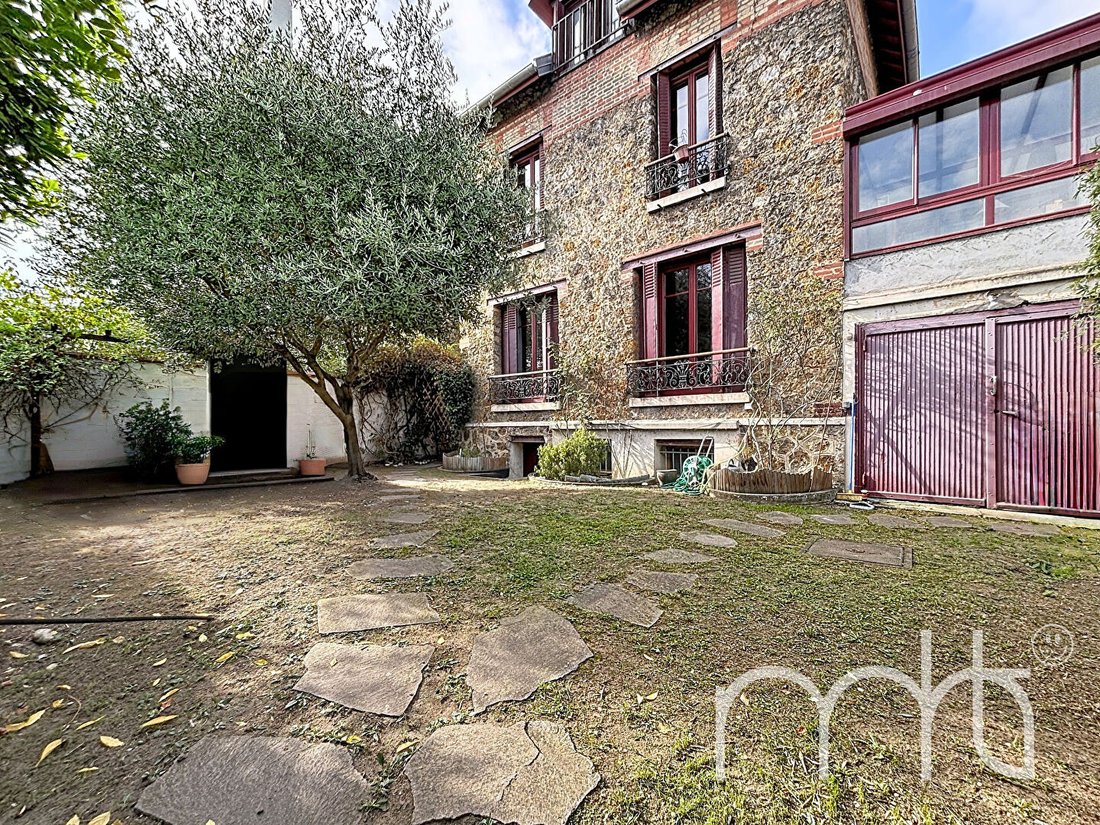 Villa in Bois-Colombes, Ile-de-France, France 1 - 19127057