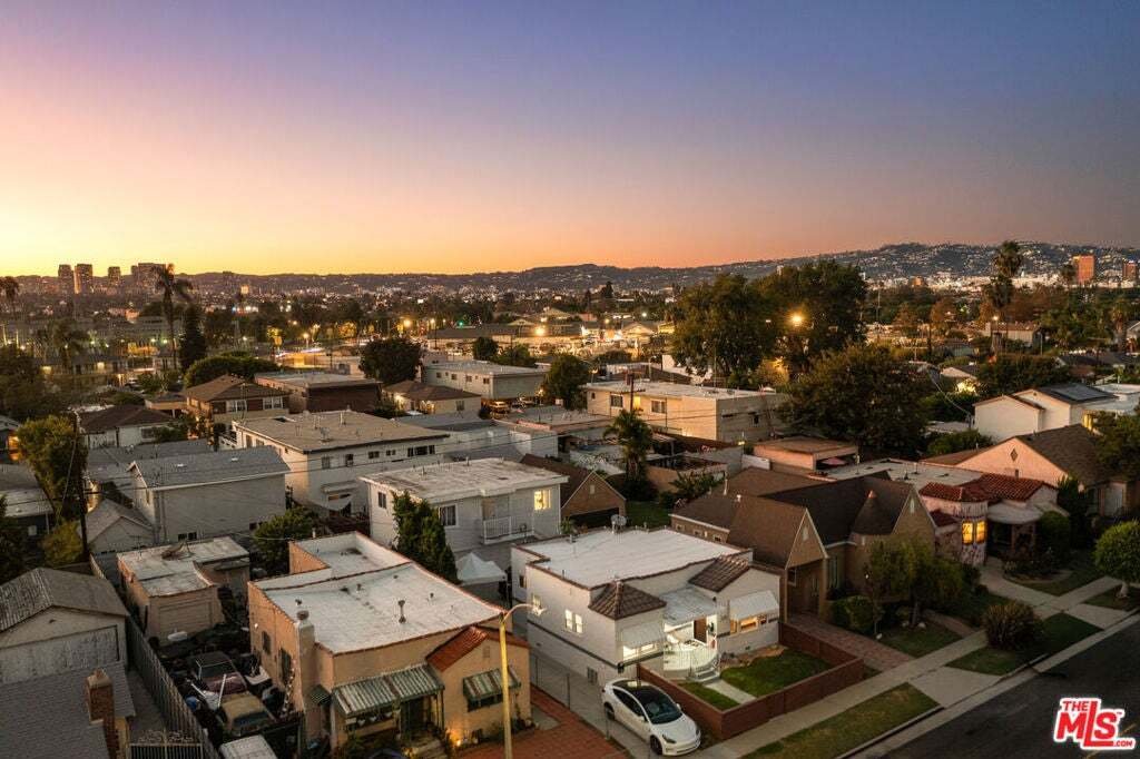 Los Angeles, California, United States 2 - 19124651