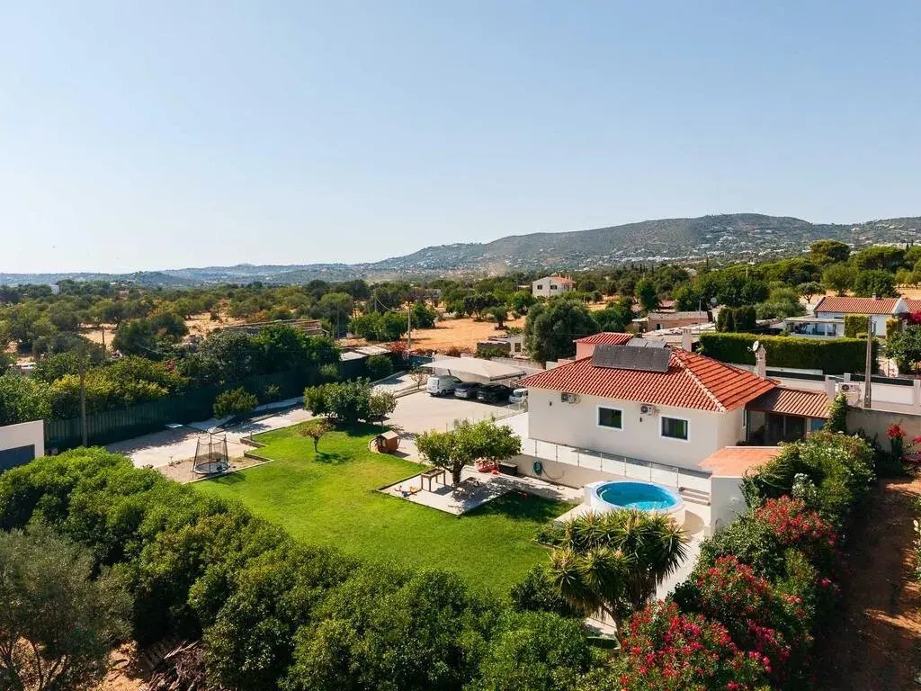 Villa in Santa Bárbara de Nexe, Algarve, Portugal 1 - 18981340
