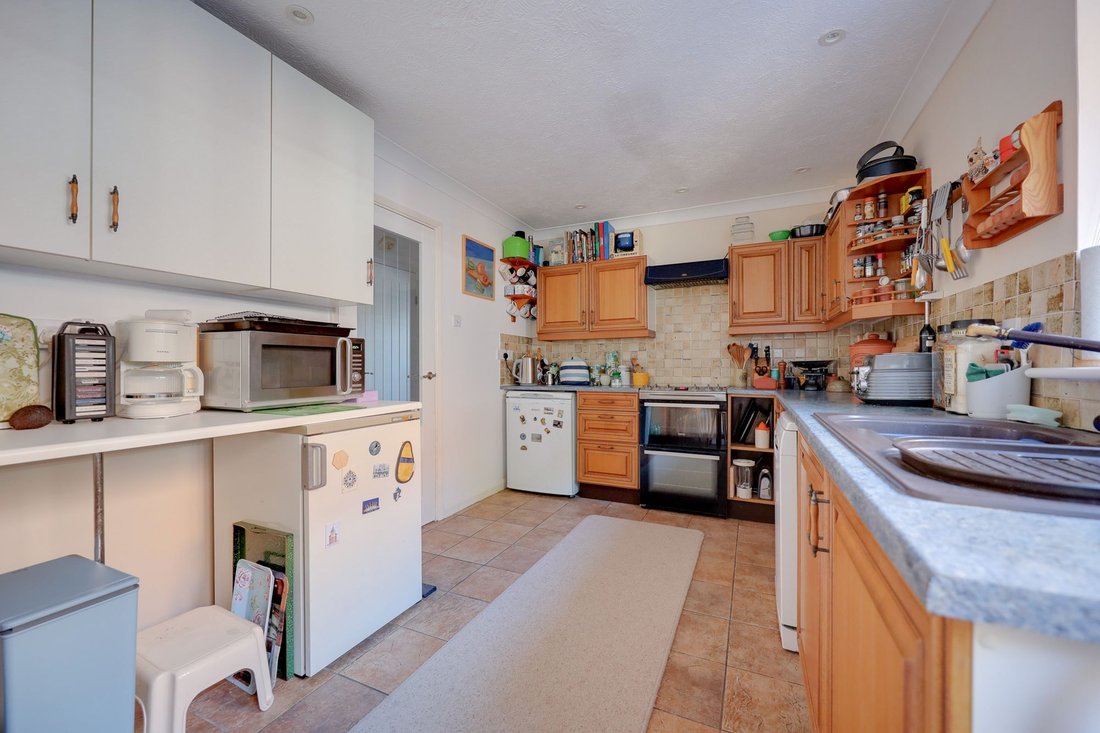 Chalet in Burgess Hill, England 5 - 19122780