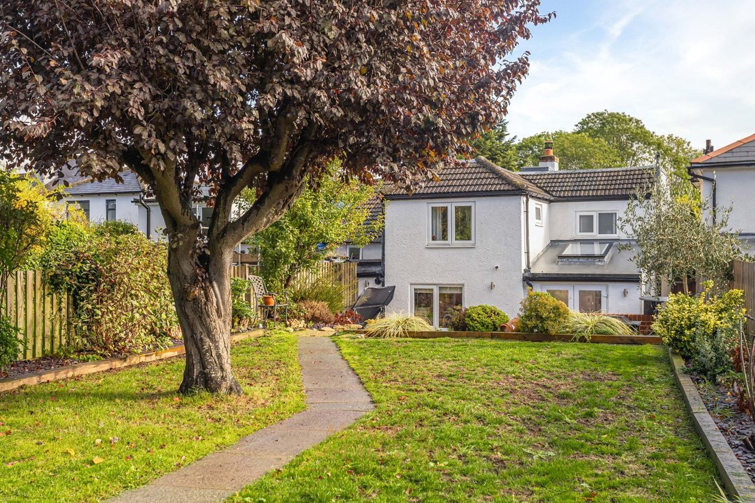 House in Godstone, England 2 - 19122900