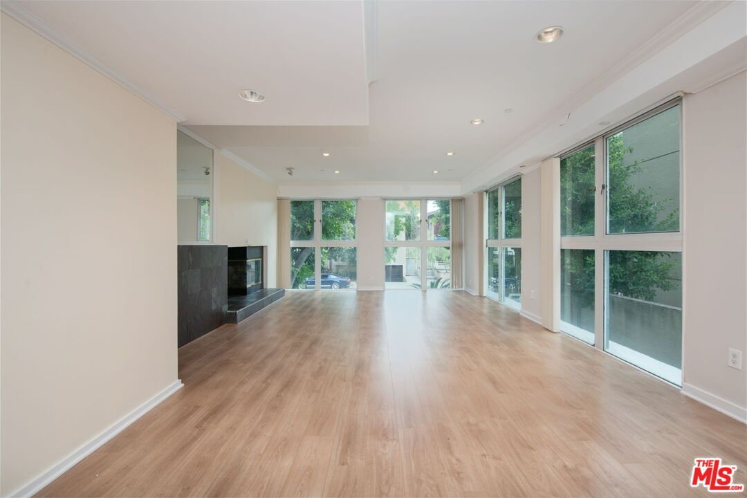 Los Angeles, California, United States 1 - 19126359