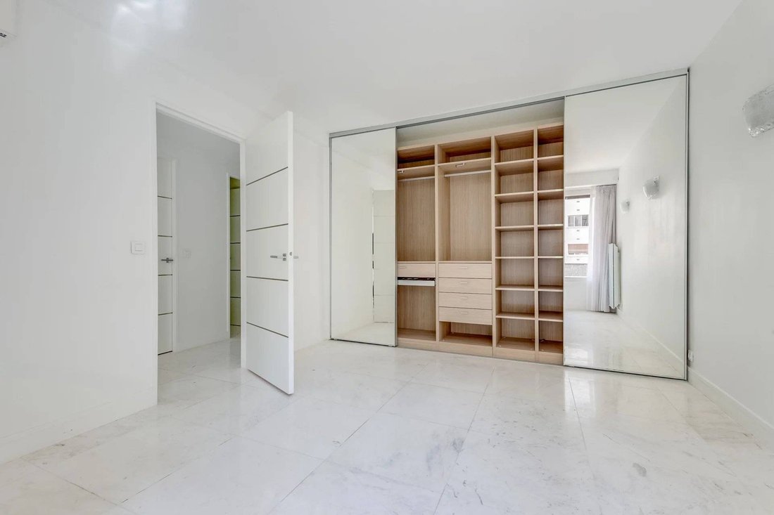 Apartment in Bois de Boulogne, Paris 16e Arrondissement, Paris 4 - 19118680