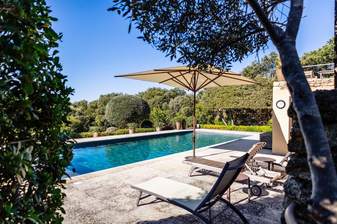 Estate in Gordes, Provence-Alpes-Côte d'Azur, France 2 - 19126257