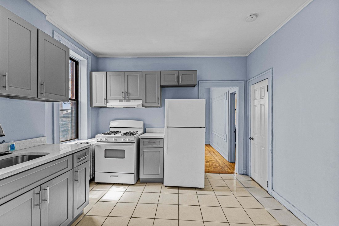 Jersey City, New Jersey, United States 2 - 19120867